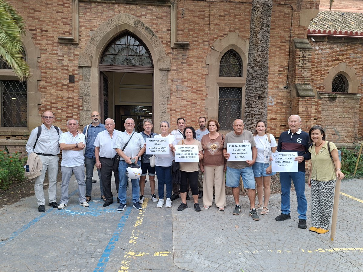 El21nosetoca's tweet photo. Esta mañana reunidos con @EMASAMalaga, de la mano de @PuertoDistrito, por peticion de @AVJuntaydisem para tratar el tema de suministro en la zona de Los Verdiales. Será un largo camino, pero iremos paso a paso. #unidossepuede #juntadeloscaminosunida #emasa #todoslosbarrios https://t.co/DowBCOZI3e