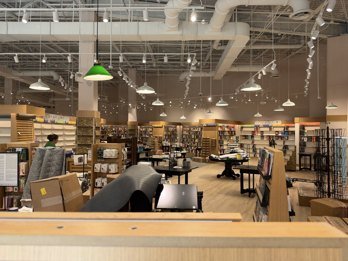 OfficialJoelF's tweet photo. Barnes &amp; Noble in Midtown Miami officially opens 10 am, Oct. 14 📚 https://t.co/897c2afQVj