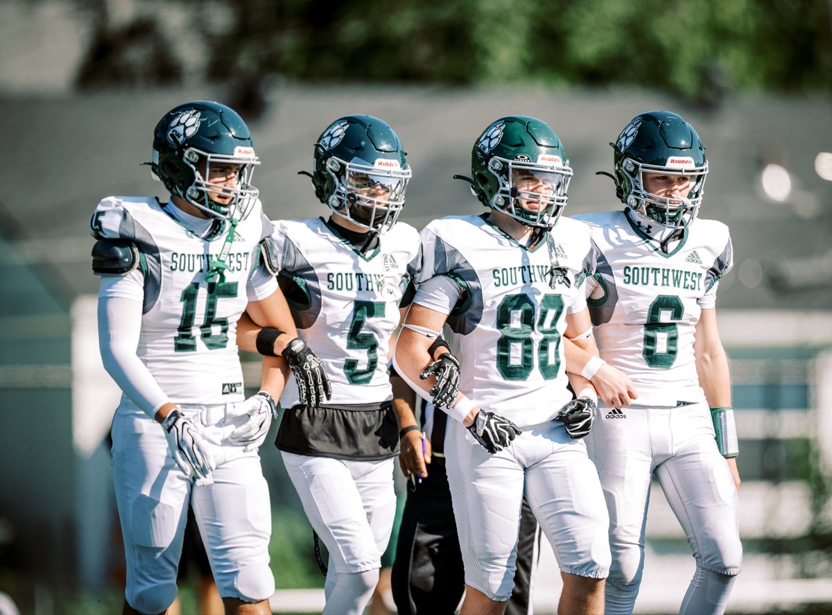_Tyler_Lentz's tweet photo. Just a few shots from last weeks game! Thanks to @MSorbinPhoto for the pics! @bvsw_wolfpack @coachorrick @coach_t_allin @tykin27 https://t.co/WF5Tmp9dej