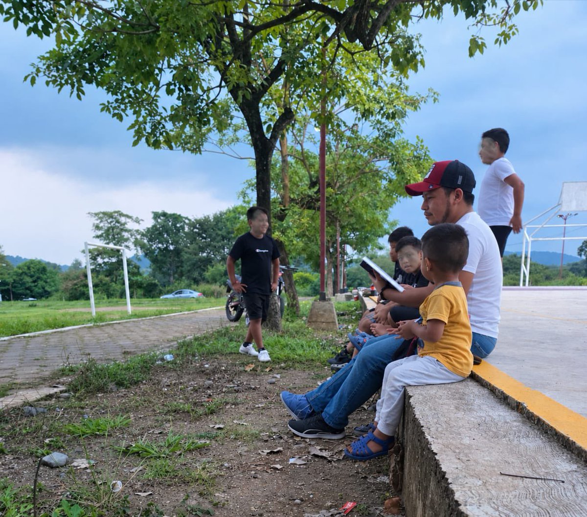 Catastro_GobOax's tweet photo. Desde el #ICEO seguimos acercando la lectura a nuestras comunidades.

En la región de la Cuenca, a través de la Delegación Catastral de Cosolapa, llegamos al campo deportivo de Vicente Camalote, en Acatlán de Pérez Figueroa, https://t.co/8tzPvz0owS