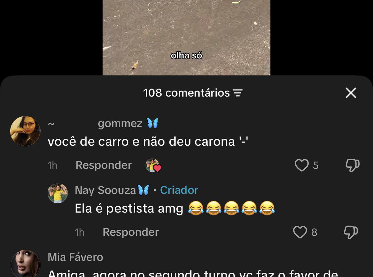 injagger's tweet photo. a puta postou a vó indo votar de cadeira de rodas na chuva e foi isso q ela respondeu quando perguntaram pq ela não deu carona pra vó…. essa é a raça mais IMUNDA da HISTÓRIA do país https://t.co/GB9LusV11W