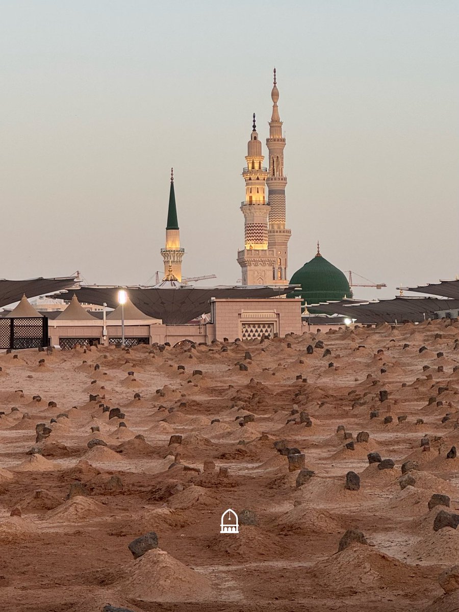 Alhamdhulillaah's tweet photo. Sulaymān ibn Buayda narrated on the authority of his father that the Messenger of Allāh ﷺ used to teach them when they went out to the graveyard:

السَّلَامُ عَلَيْكُمْ أَهْلَ الدِّيَارِ مِنَ الْمُؤْمِنِينَ وَالْمُسْلِمِينَ، وَإِنَّا إِنْ شَاءَ اللَّهُ بِكُمْ لَاحِقُونَ، نَسْأَلُ اللَّهَ لَنَا وَلَكُمُ الْعَافِيَةَ

"Peace be upon you, people of this abode, from among the believers and those who are Muslims, and we, by the Will of Allāh, shall be joining you. I ask Allah to grant us and you well-being."

[Ṣaḥīḥ Muslim 975]