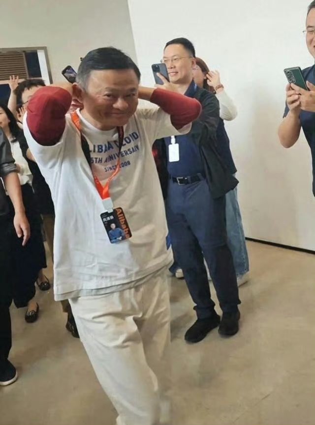 80Flast's tweet photo. 退休后的马云多国都有房

待腻了就飞下一国

这日子谁不羡慕 啊 https://t.co/sWW19BV4ED