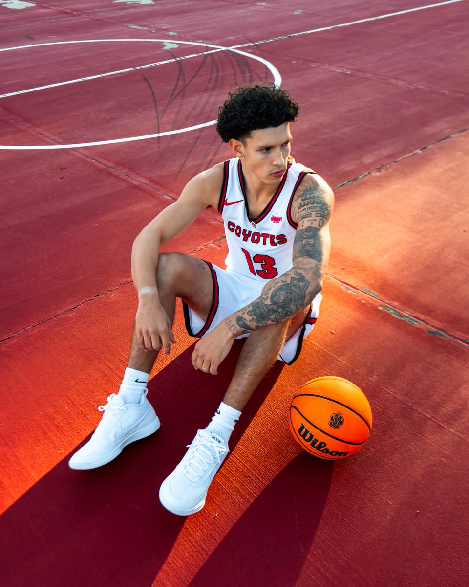 SDCoyotesMBB's tweet photo. All about that Swoosh.
#GoYotes https://t.co/Op5bot9HQw