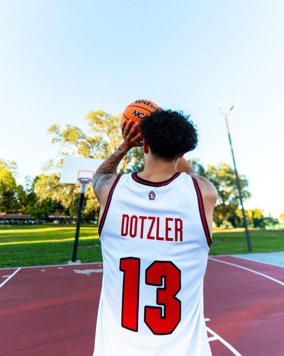 SDCoyotesMBB's tweet photo. All about that Swoosh.
#GoYotes https://t.co/Op5bot9HQw