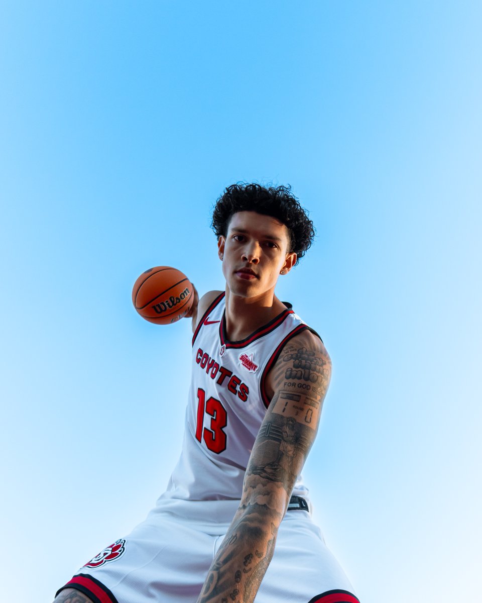 SDCoyotesMBB's tweet photo. All about that Swoosh.
#GoYotes https://t.co/Op5bot9HQw