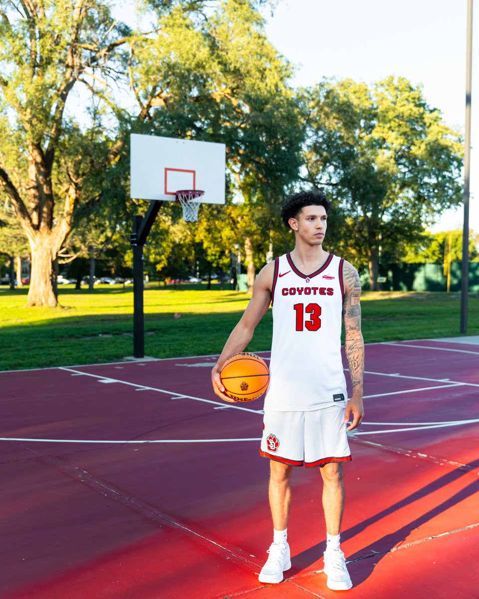 SDCoyotesMBB's tweet photo. All about that Swoosh.
#GoYotes https://t.co/Op5bot9HQw