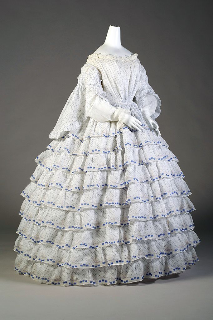 wikivictorian's tweet photo. Day dress, 1850s. Kent State University Museum. https://t.co/sSqqdkEEW6