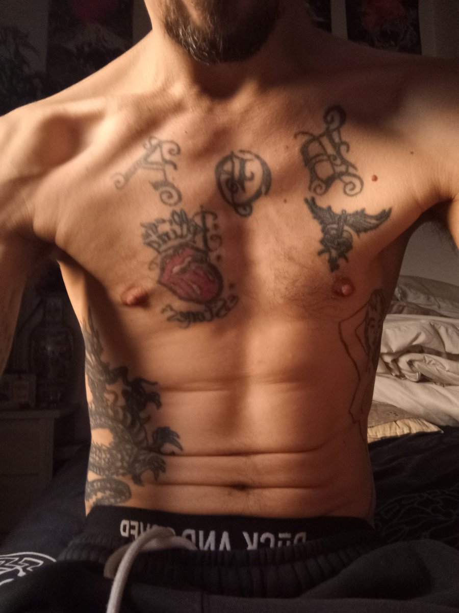 NicholasAdamBr2's tweet photo. 14 years difference between these pics...don't think I'm doing to bad considering I'm 40 now 😁 https://t.co/sYtrag7Quf