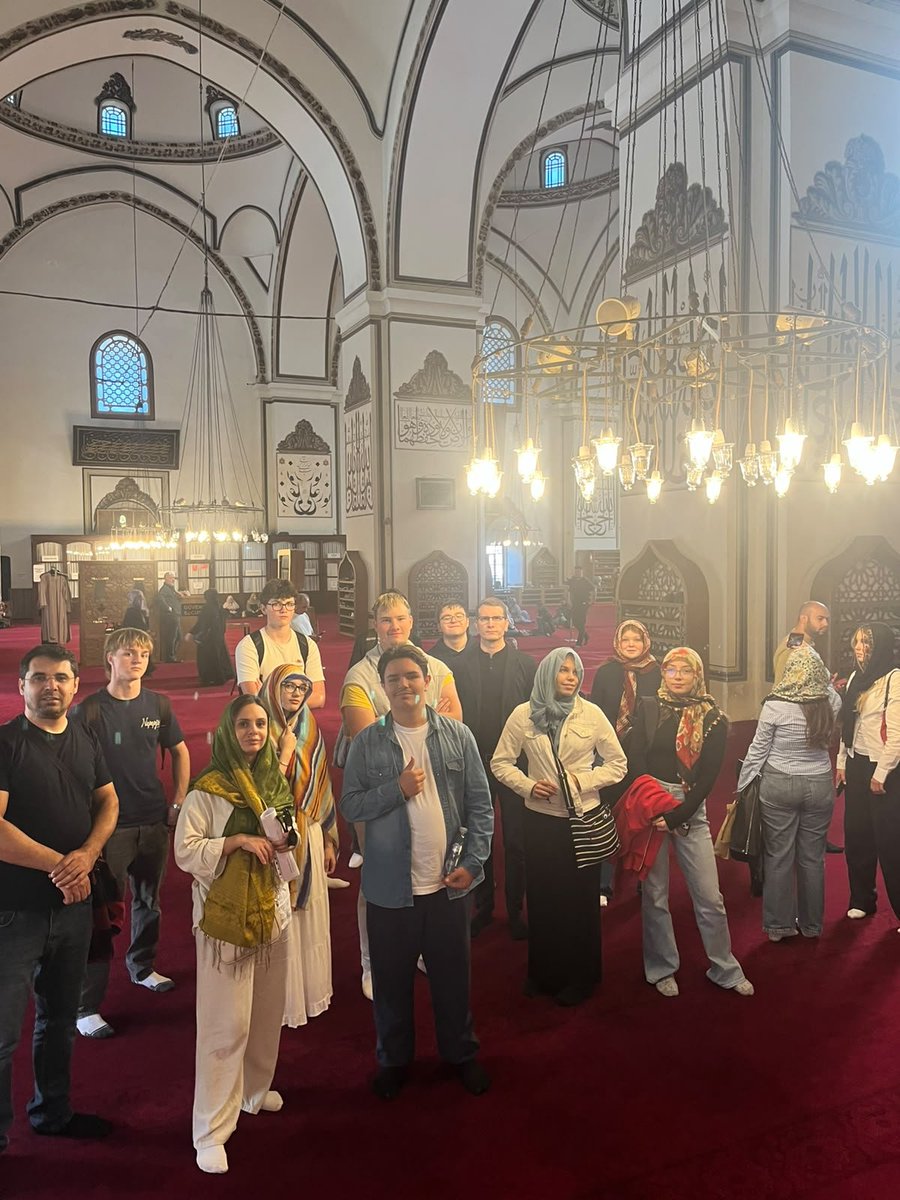 mcfenlisesi's tweet photo. İngilizce öğretmenmiz Fatma DAĞDELEN tarafından Tasarım Odaklı Düşünme (Design Thinking) yaklaşımına yönelik bir sunum gerçekleştirildi. Öğrencilerimiz, yaklaşımın temel aşamalarını tanıyıp yaratıcı düşünme ve problem çözme süreçleri hakkında bilgi edindiler. https://t.co/e6iUgufZ8u