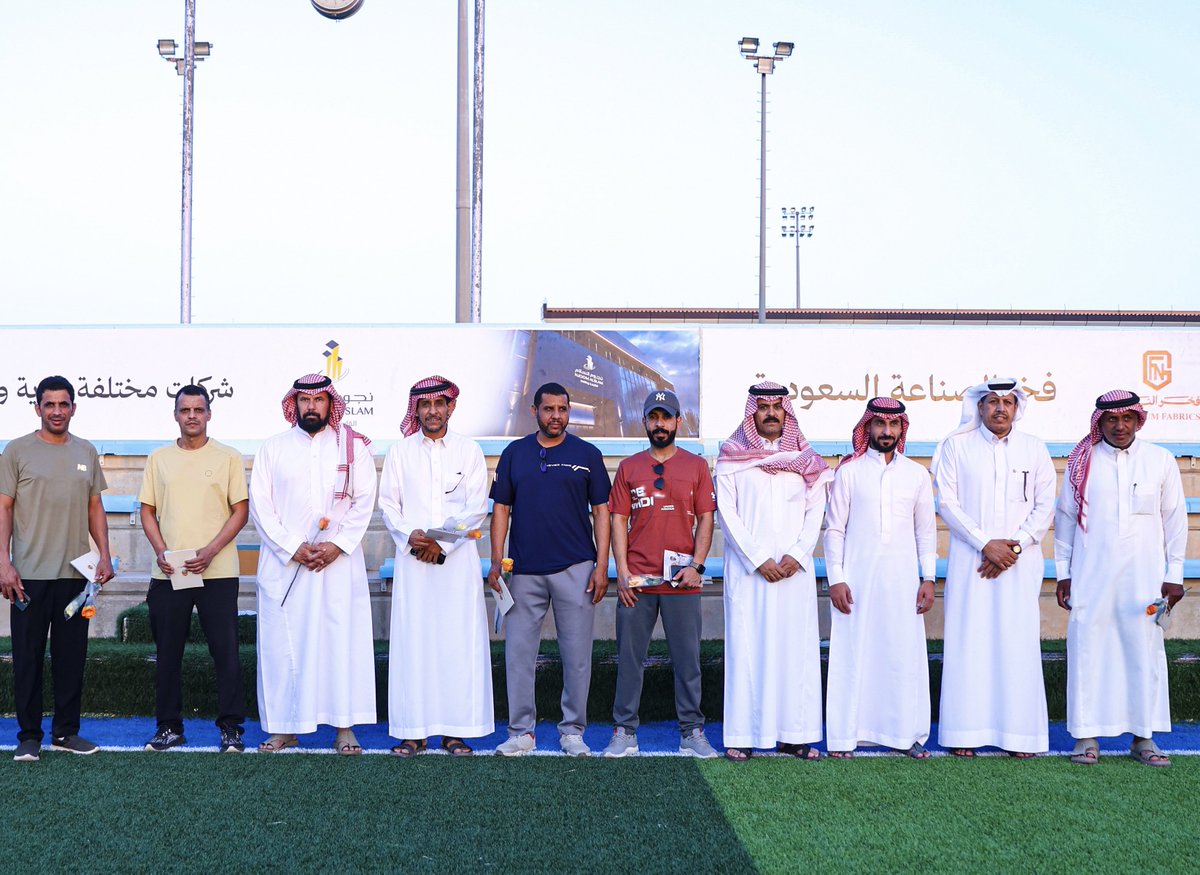 club_zulfi's tweet photo. أنتم منارات العلم 
وبكم تُضاء دروب المستقبل 

بالتعاون مع إدارة العلاقات العامة، تدعو أكاديمية نادي الزلفي بمناسبة يوم المعلم العالمي عدداً من معلميّ مدارس المحافظة احتفاءً بهذا اليوم🧡

#اليوم_العالمي_للمعلم https://t.co/p651heIGr6
