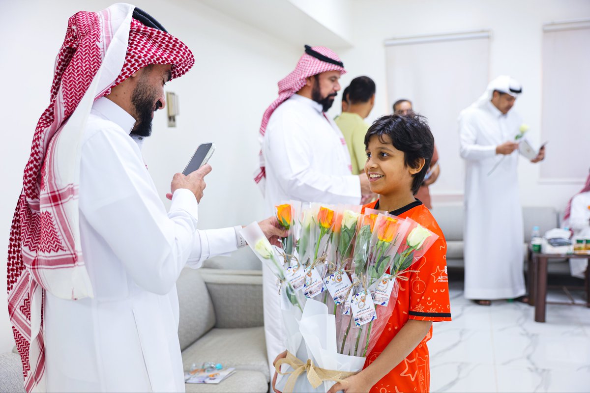 club_zulfi's tweet photo. أنتم منارات العلم 
وبكم تُضاء دروب المستقبل 

بالتعاون مع إدارة العلاقات العامة، تدعو أكاديمية نادي الزلفي بمناسبة يوم المعلم العالمي عدداً من معلميّ مدارس المحافظة احتفاءً بهذا اليوم🧡

#اليوم_العالمي_للمعلم https://t.co/p651heIGr6