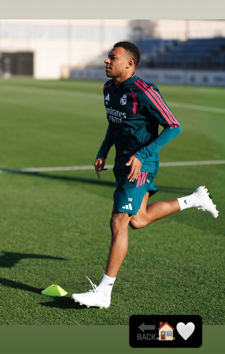 theMadridZone's tweet photo. 🚨 Kylian Mbappé on IG: “🔙🏠🤍” https://t.co/4gfI0HMXql