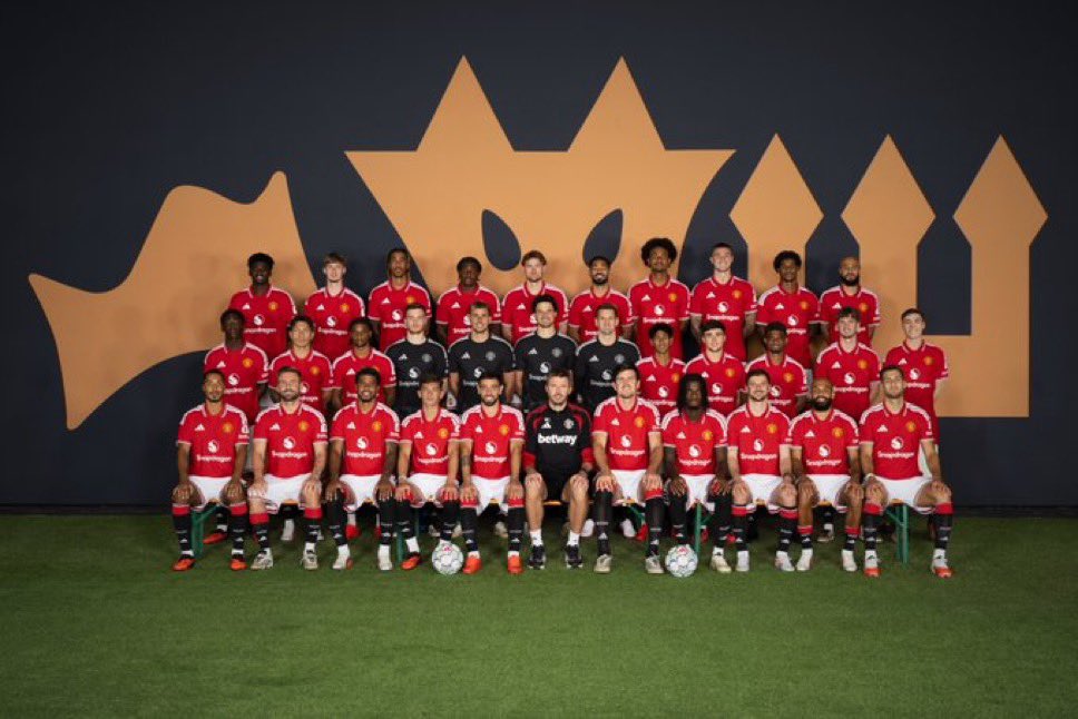 _mufcespxtrafc_'s tweet photo. Foto de la temporada 26-27. #mufc #mulive https://t.co/tBbiO6Mw5f