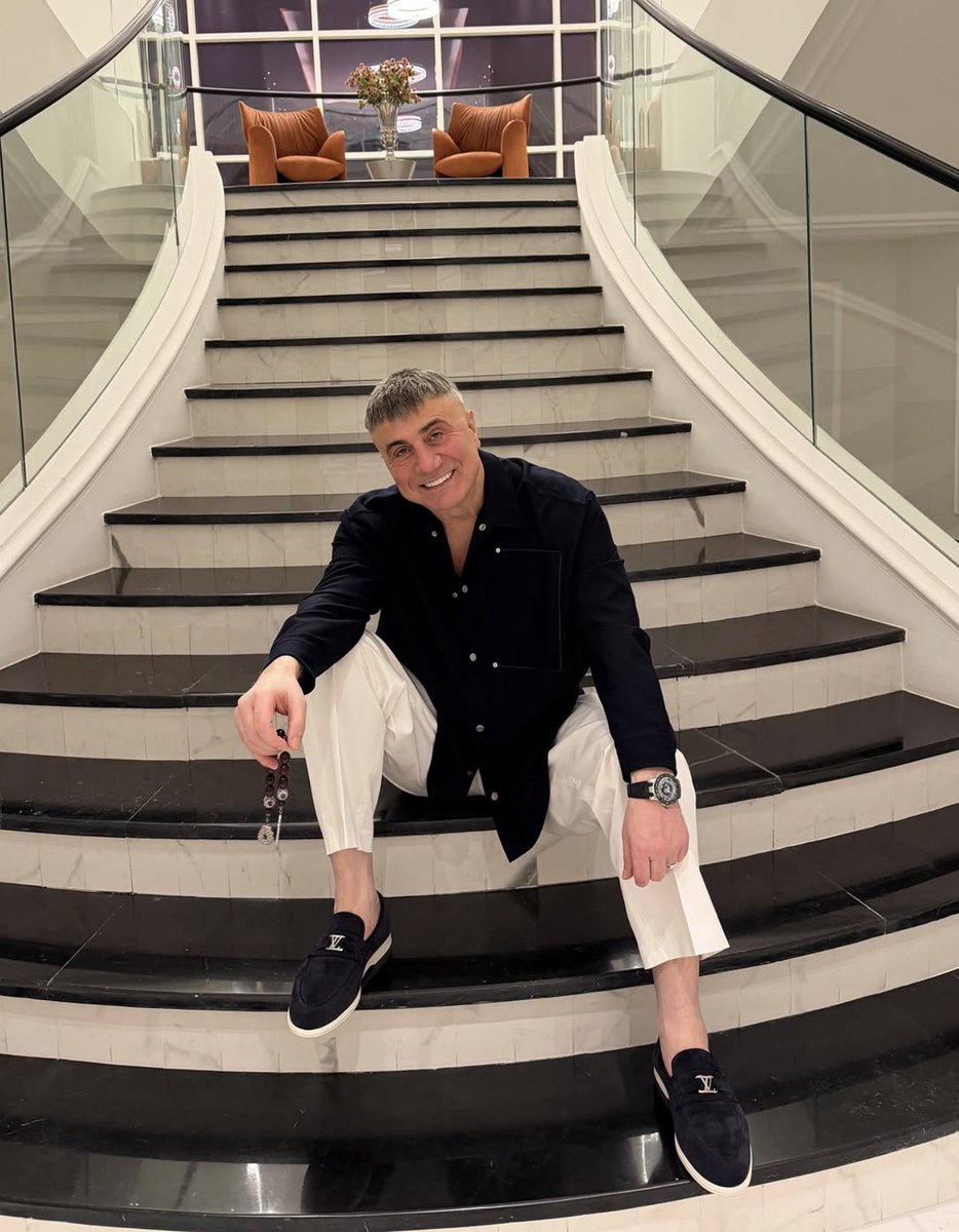 siyahsancakx's tweet photo. ⚪️ Tiktok canlı yayınında Sedat Peker ve ailesine hakaretlerde bulunan M.A.S.’ın, Muğla Dalaman’da silahlı saldırıya uğradığı öğrenildi. https://t.co/tpgJSVlD5T