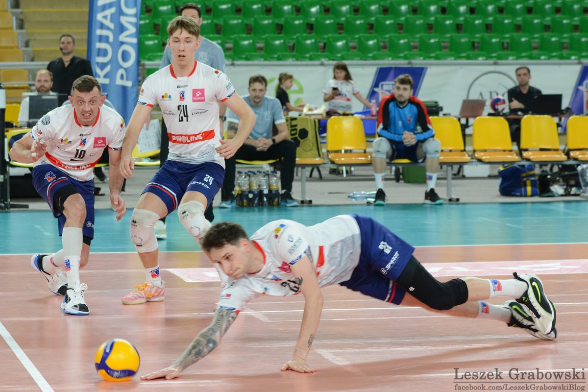 L_Grabowski's tweet photo. Zdjęcia z wczorajszego meczu @vislabydgoszcz-#AVIASędziszówMałopolski w @TAURON1Liga na fan page'u #LeszekGrabowski: https://t.co/mRdEJEdSYk
#BKSBydgoszcz #BKS #BKSChemik #Bydgoszcz #SiatkaSędziszów #SędziszówMałopolski #TAURON1Liga #siatkówka #volleyball #fotorelacja #zdjęcia https://t.co/nyV348HXDC