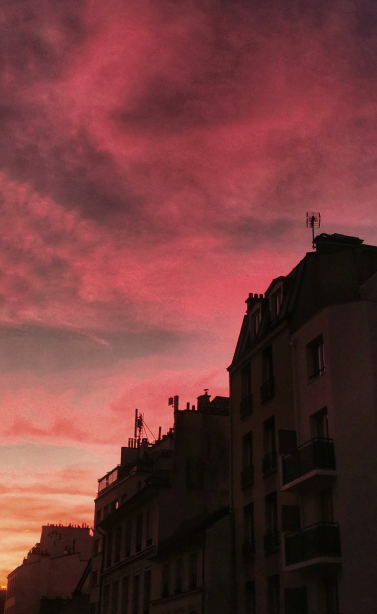 PChevrin's tweet photo. Octobre rose, et même le ciel s'y met ! 🩷 https://t.co/GxnXqAMzFp
