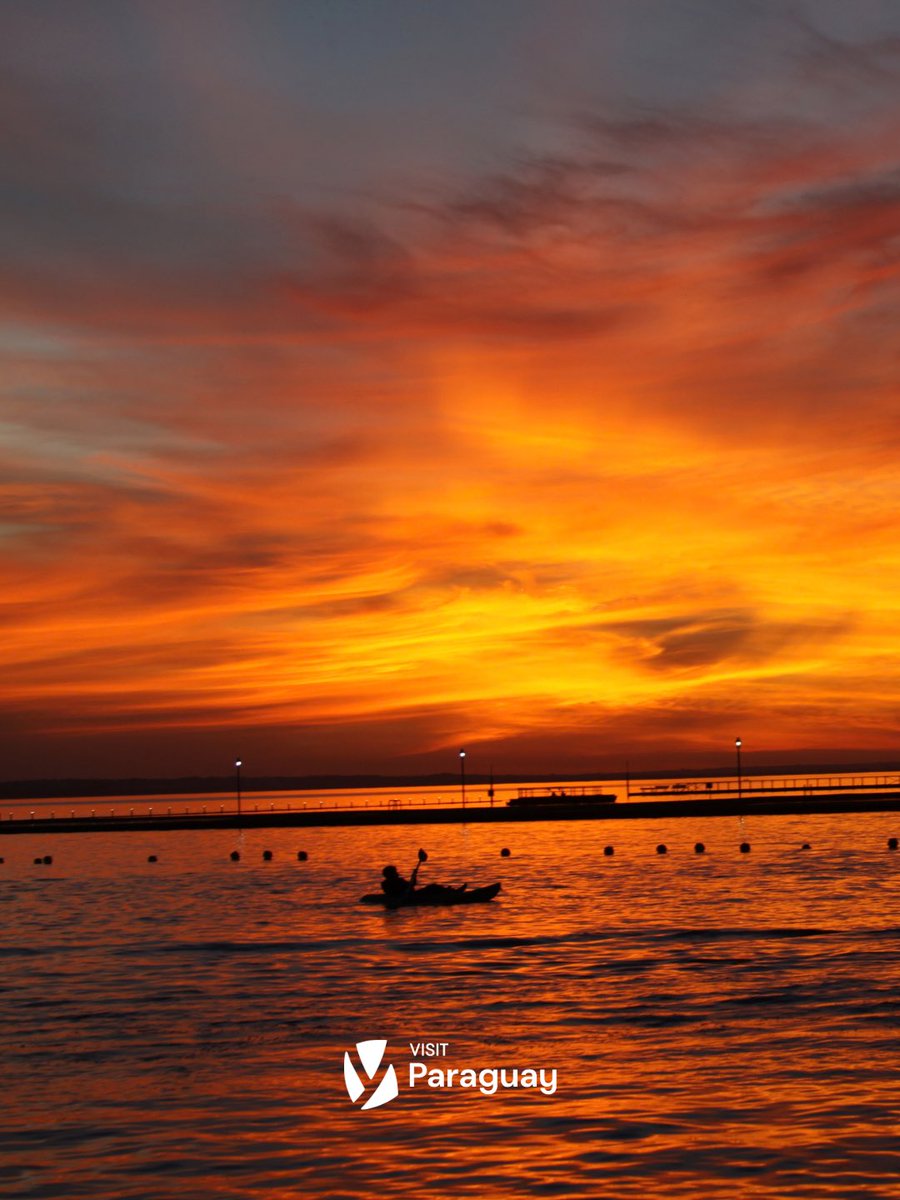 Visit_Paraguay's tweet photo. Cuando el sol comienza a despedirse, el Lago Ypacaraí se transforma en un paisaje lleno de color. 🌅

Desde San Bernardino, el atardecer invita a detenerse, contemplar el horizonte y disfrutar de uno de los paisajes más emblemáticos del Paraguay.🇵🇾

📍 San Bernardino, Cordillera. https://t.co/P2W1uZK97l