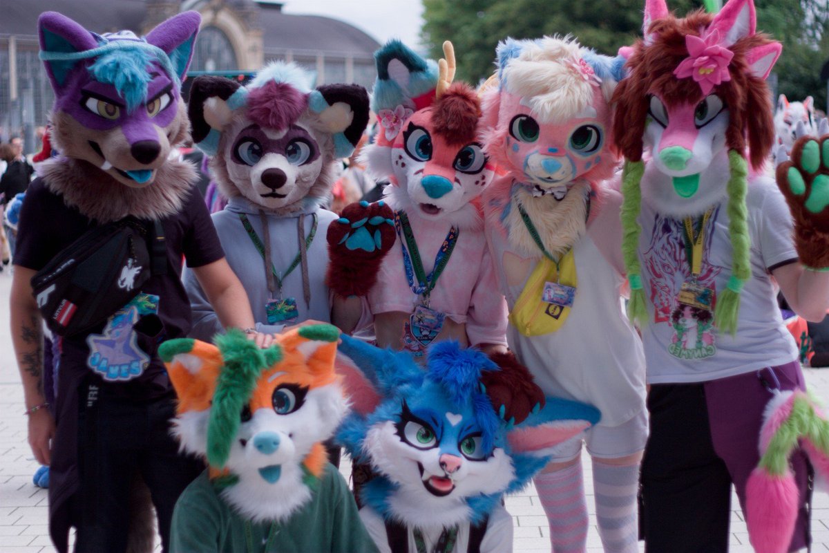 Taffuck's tweet photo. Somewhere in the front row is a very orange fox trying to survive the crowd 🦊

📷 - @IZz3r 
#Eurofurence #fursuits #furry https://t.co/BSabiXnwjd