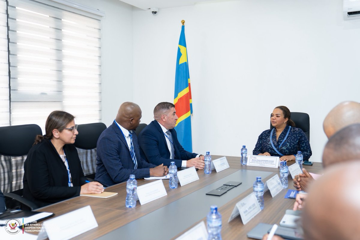 xtr_africa's tweet photo. 🇨🇩🇺🇳 Kayikwamba Meets UN Experts Monitoring DRC Sanctions and Eastern Congo Conflict

Foreign Minister Thérèse Kayikwamba Wagner met the UN Group of Experts supporting the Security Council sanctions committee on the DRC in Kinshasa on October 5.

The discussions focused on the sanctions regime, the experts’ investigations into the security situation in eastern DRC, and follow-up on UN recommendations concerning armed groups, their support and financing networks, and other drivers of instability.