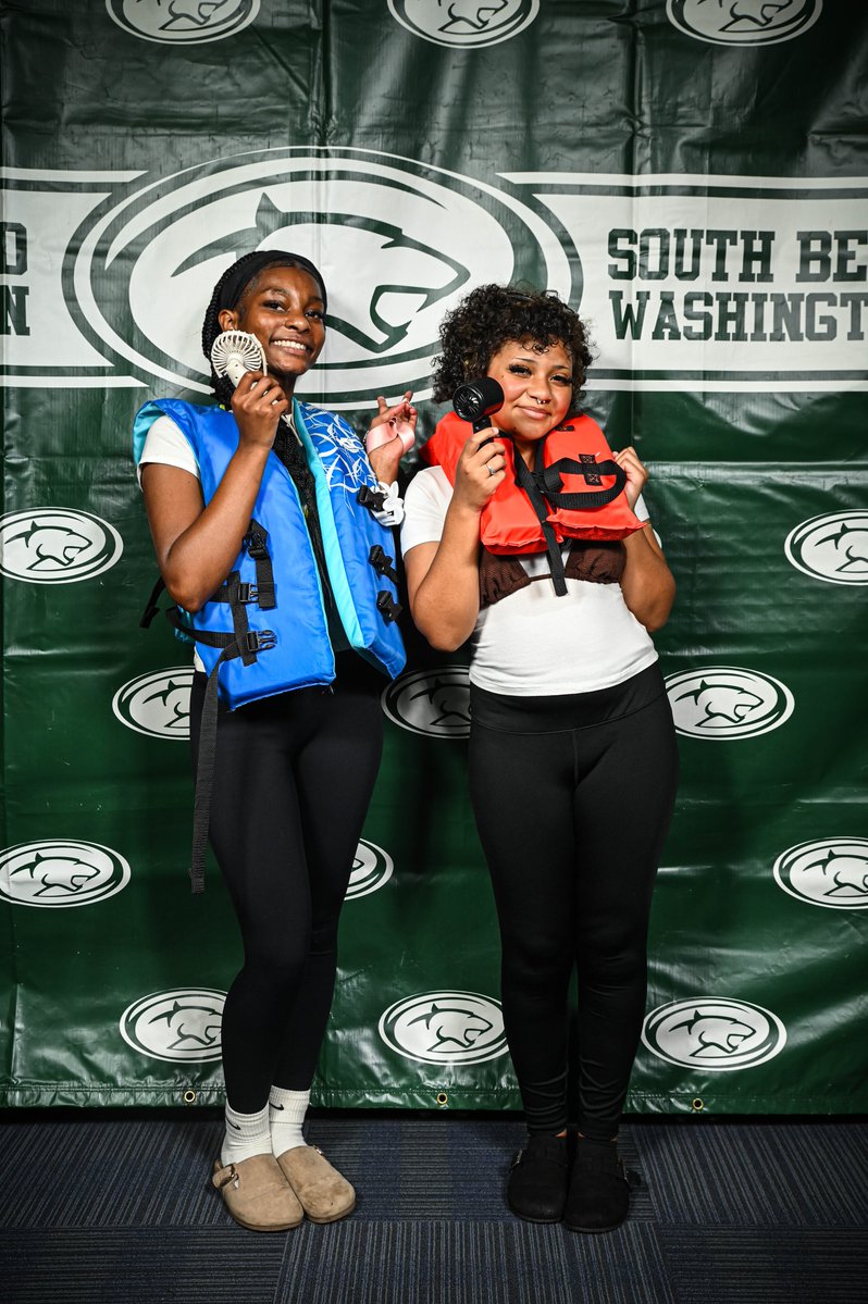 SBWashingtonHS's tweet photo. Here are some great shots from Fall Spirit week. See the entire gallery on our Facebook Page.
#everonward #pantherpride https://t.co/4HdFdfHU1f