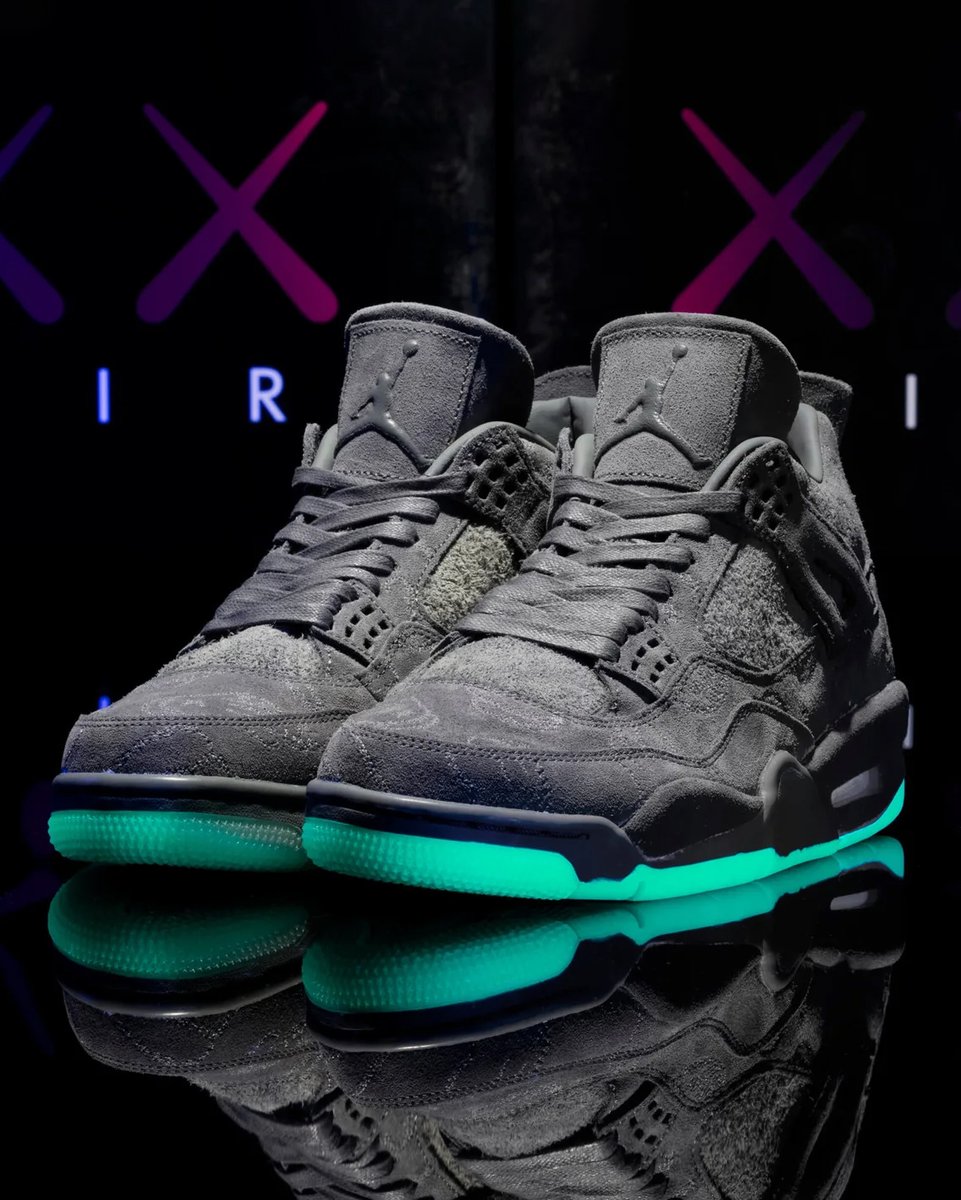 SneakerNews's tweet photo. BREAKING: KAWS x AIR JORDAN 4

Jordan Brand and KAWS are releasing an Air Jordan 4 collaboration in Summer 2027 to mark the 10th Anniversary of their first release.

Expect a new Dark Grey/Dark Grey colorway.

Full story >> https://t.co/SlnzxZYeBw

(2017 pair pictured) https://t.co/L3G63hTbCC