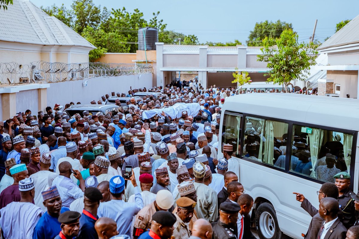 officialSKSM's tweet photo. Upon the completion of his trip to Niger State, Vice President @KashimSM proceeded to Maiduguri, Borno State, to condole with Governor @ProfZulum over the demise of his niece, Amina (Inna) Zulum, who died this morning.

The Vice President prayed to Allah to grant her soul eternal rest, reward her with Al-Jannah Firdaus, and also grant the family the fortitude to bear the loss.