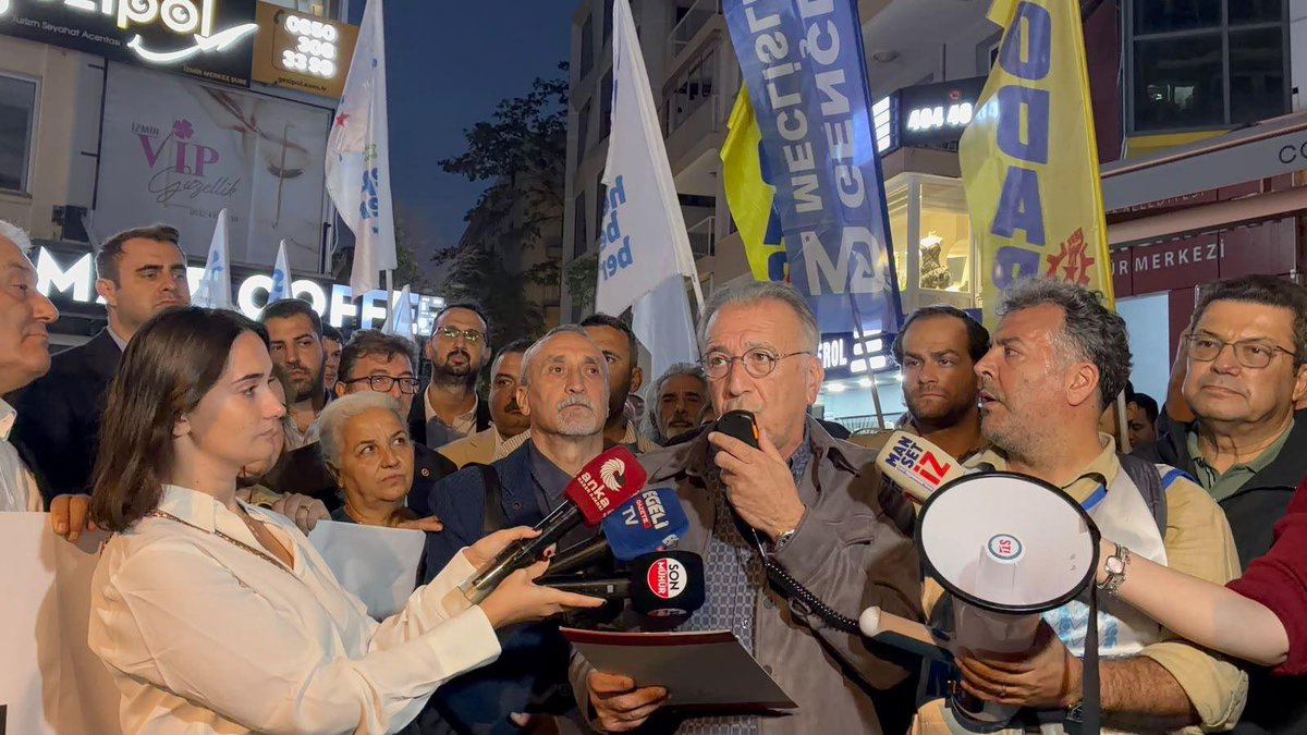 SolPartiIzmir's tweet photo. Bu kent, İzmir sahipsiz değil!

İzmir'de akp'nin rantçı, talancı ve piyasacı kentleşme siyasetine izin vermeyeceğiz.

Söz Yetki Karar İzmir Halkına! https://t.co/QtPCeKEv6v