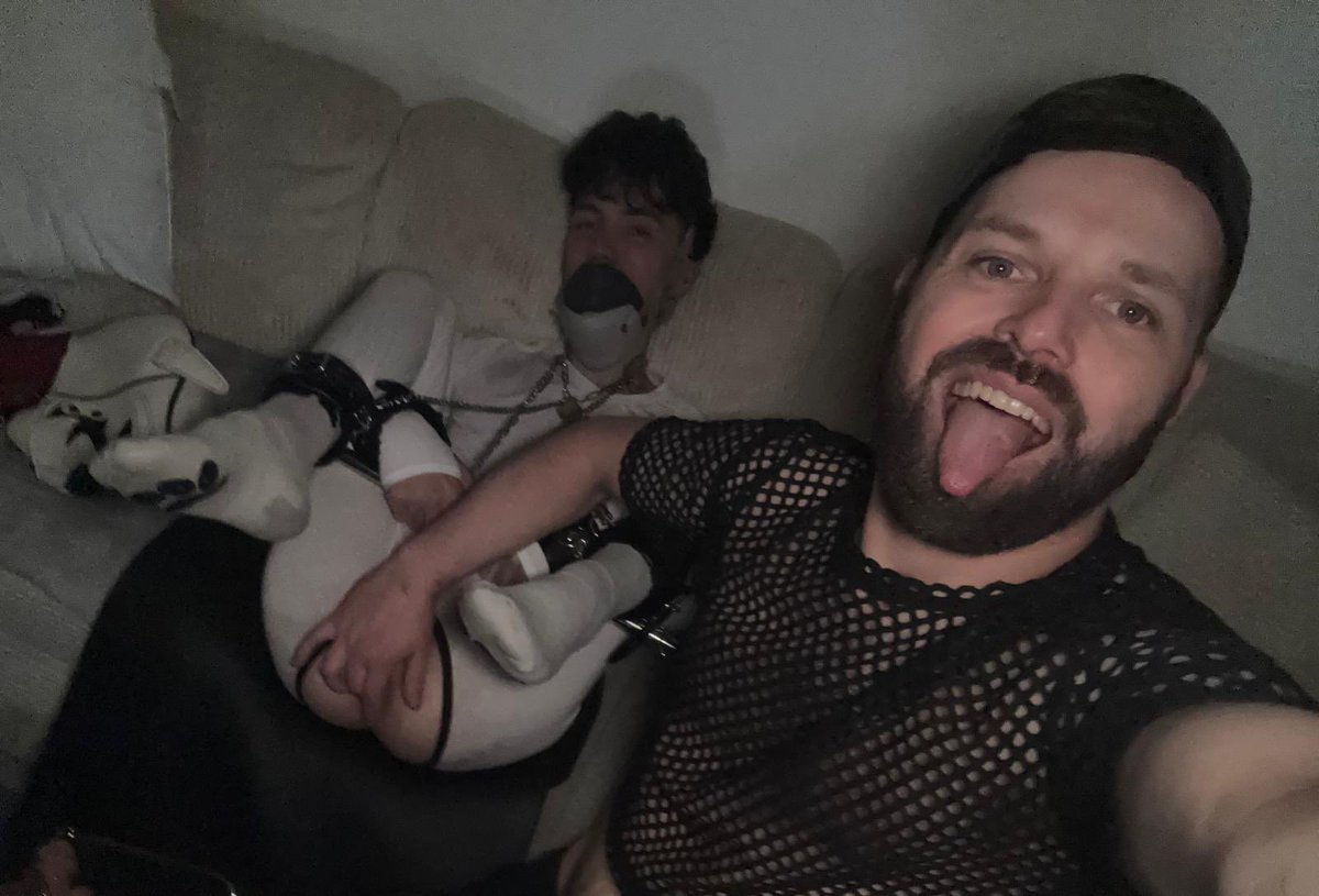 thenzokinky's tweet photo. Après une séance intense samedi soir, on remet ça ce soir Attendez-vous à plusieurs postes pour vous faire partager cette salope @patazir https://t.co/wViWWaf9oS