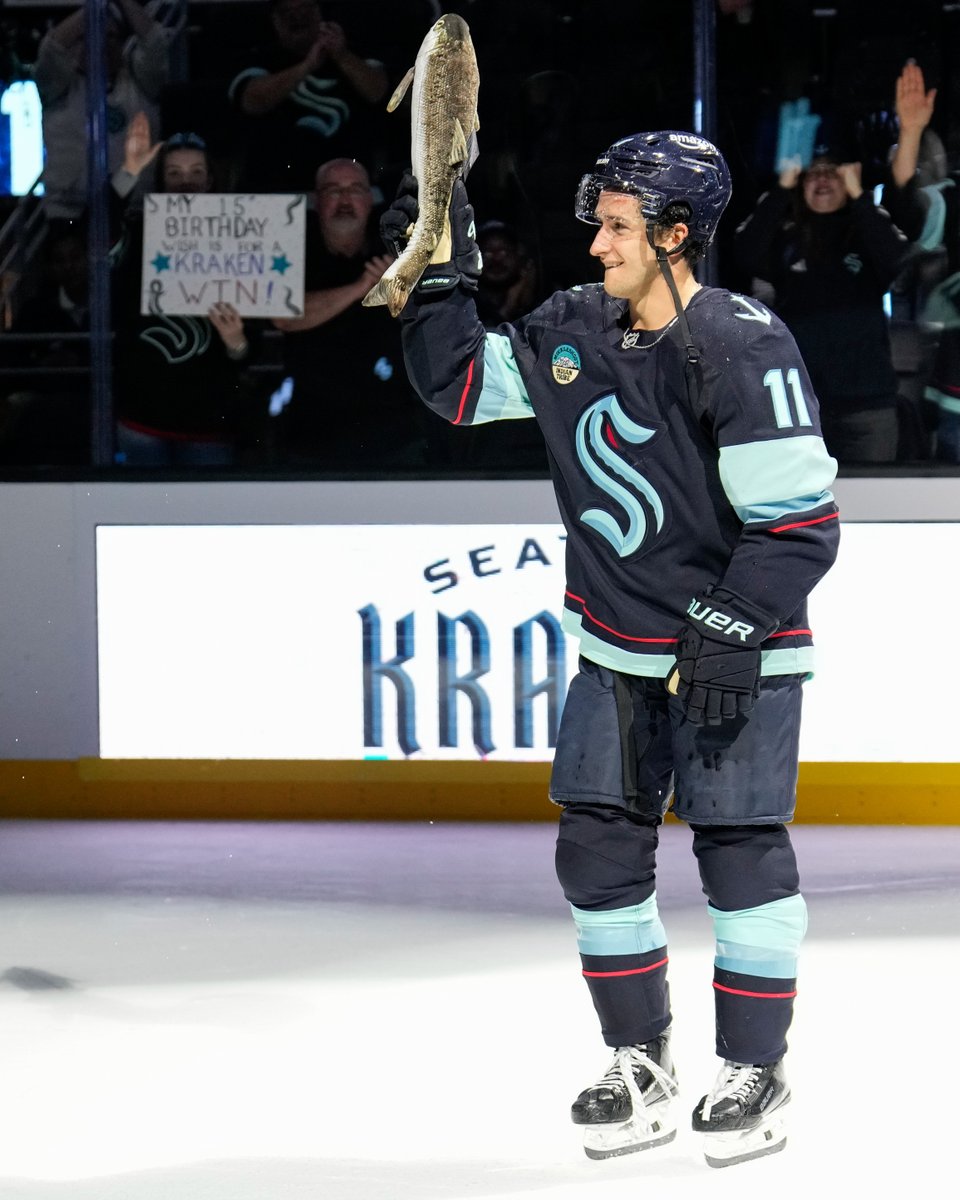 SeattleKraken's tweet photo. someone should've warned mackie about a joey celebration 😅 https://t.co/nKz4JCg3nL