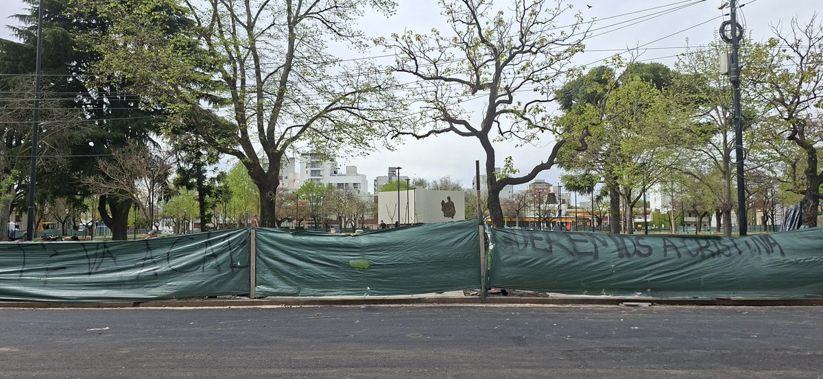 Turcolibia's tweet photo. #Dato: A una semana de su inauguración terminaron las obras adentro de #PlazaEspaña y culminan los trabajos de asfaltado de toda la zona aledaña. El próximo lunes 12 de Octubre será la inauguración oficial #LaPlata https://t.co/fFwOX8Cosw