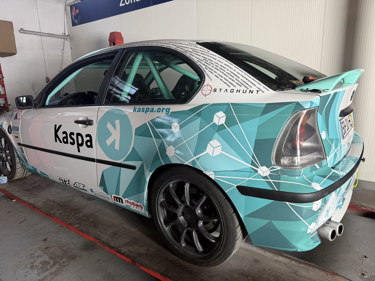 ExTriage's tweet photo. Took a while, but it turned out spot on 💪💪 Chad, am I hired? 😂😂😂 Big hugs, Kaspians! That’s a wrap for today ✔️ Tomorrow I’m moving on to the front and bonnet. Thank you all 🙏 https://t.co/aVNfKL6QRI