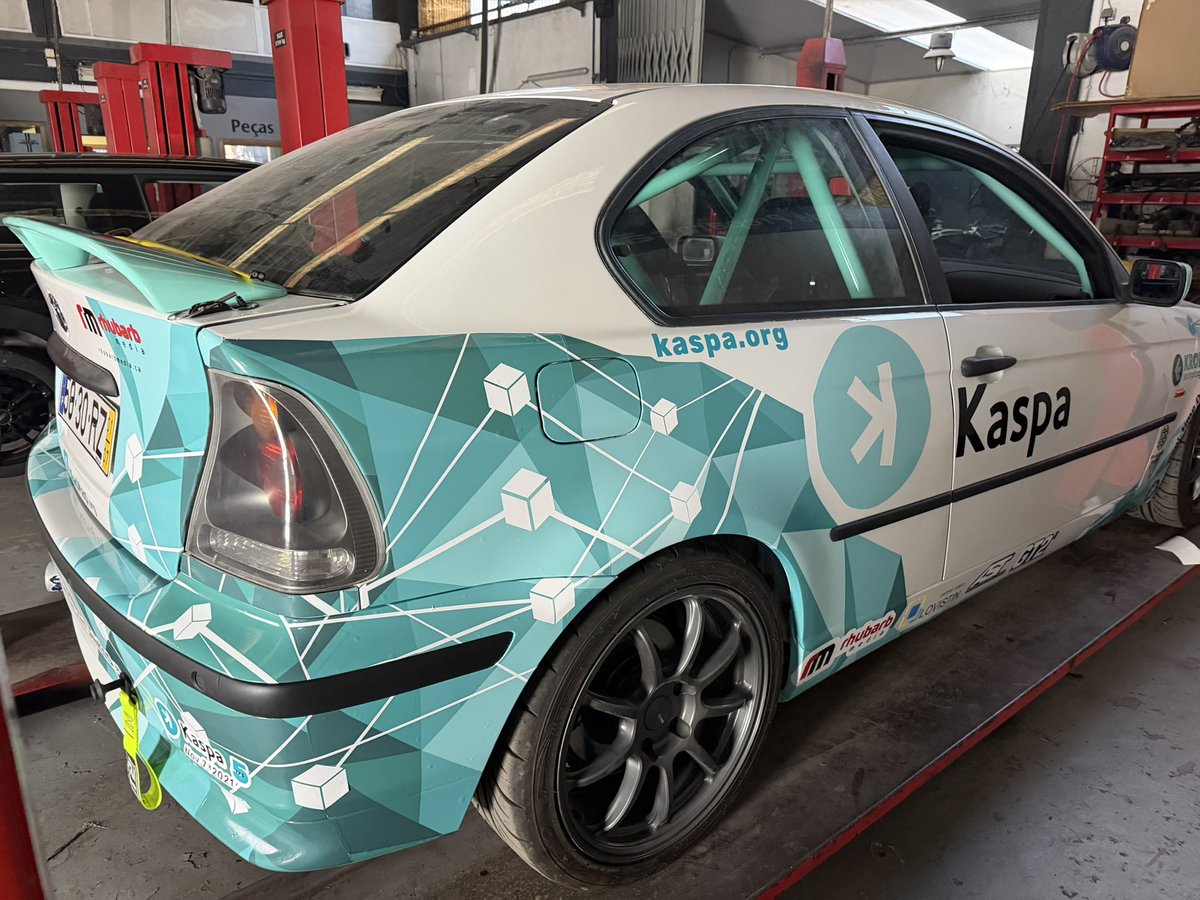 ExTriage's tweet photo. Took a while, but it turned out spot on 💪💪 Chad, am I hired? 😂😂😂 Big hugs, Kaspians! That’s a wrap for today ✔️ Tomorrow I’m moving on to the front and bonnet. Thank you all 🙏 https://t.co/aVNfKL6QRI