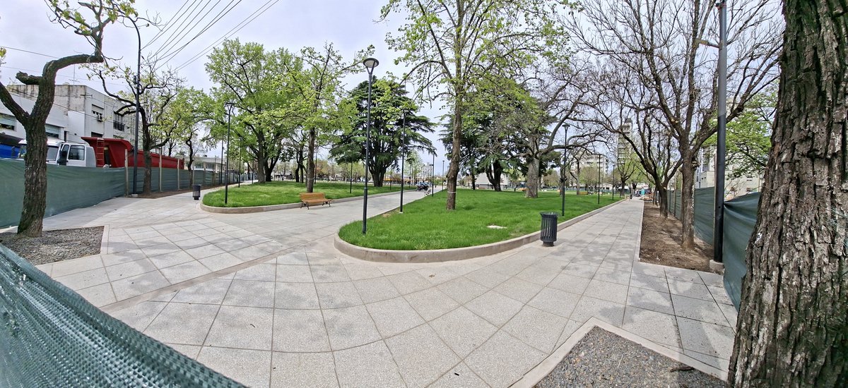 Turcolibia's tweet photo. #Dato: A una semana de su inauguración terminaron las obras adentro de #PlazaEspaña y culminan los trabajos de asfaltado de toda la zona aledaña. El próximo lunes 12 de Octubre será la inauguración oficial #LaPlata https://t.co/fFwOX8Cosw