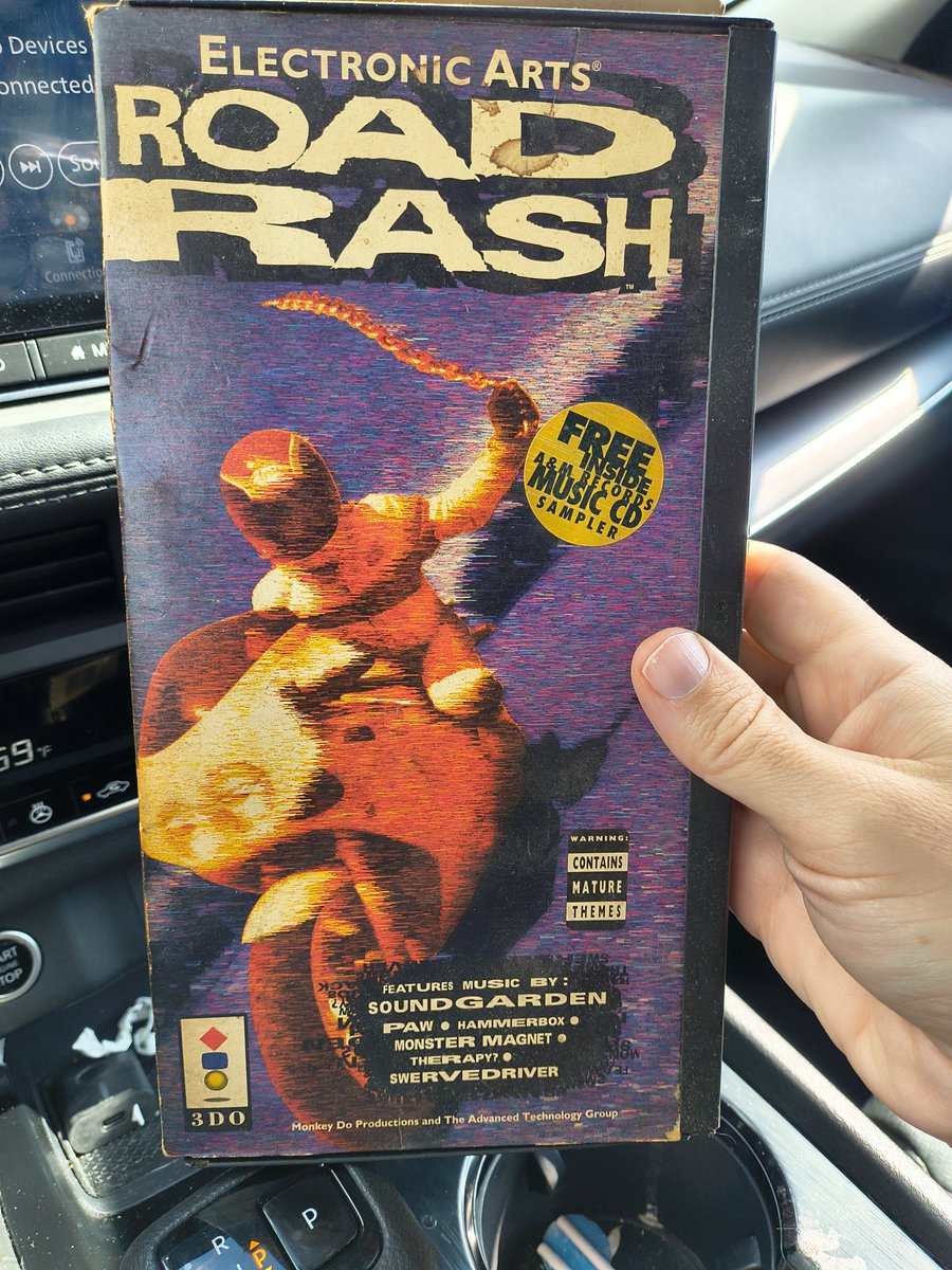 VeryEvilAsh's tweet photo. Went to a toy fair this weekend and ended up getting a copy of Road Rash for the 3DO. It's pretty busted but I prefer it to look this way 😂. https://t.co/UIqPtPBj8I