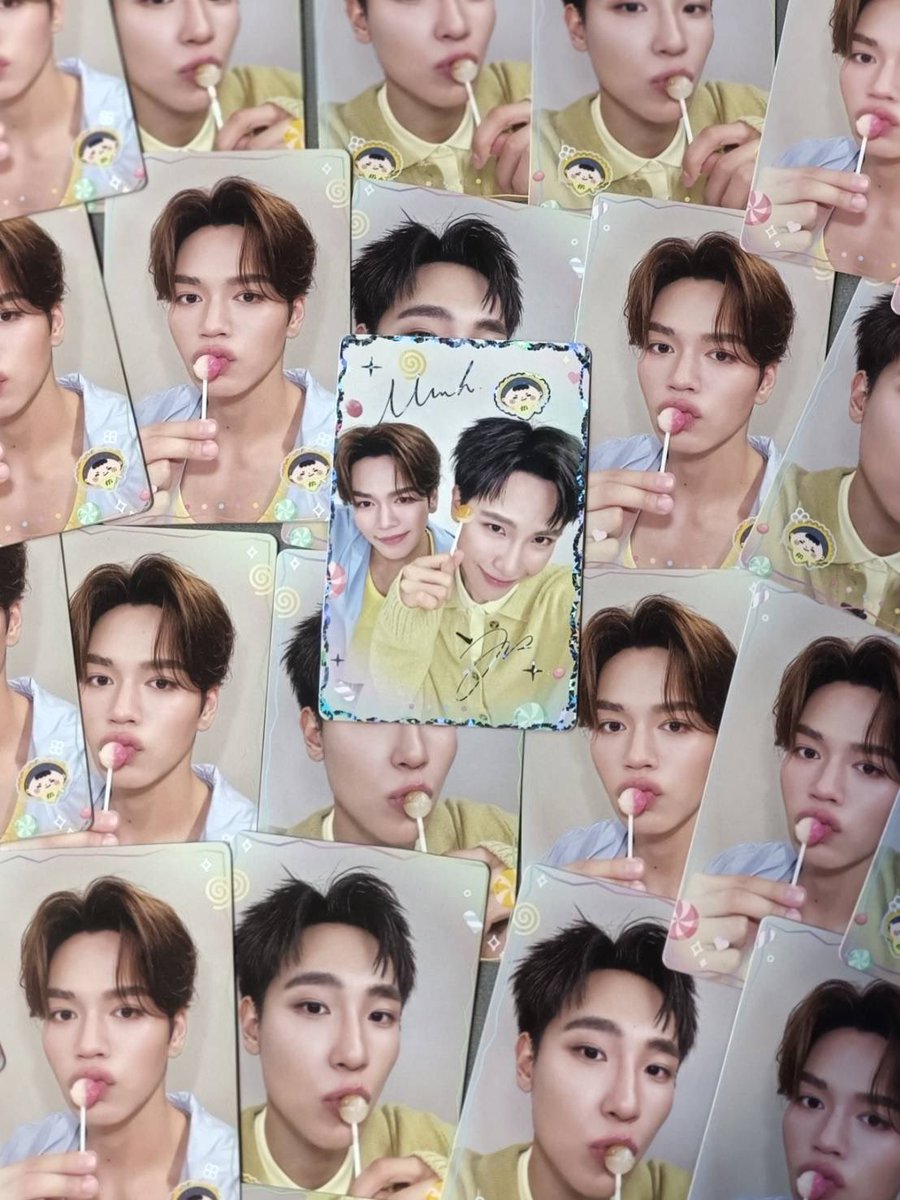 AmmaRoyals199's tweet photo. วันที่ 8 รวมพล ✨จูมาร์ค✨#JuniorMark มีแจก กอว มาต่อคิว รับ กอว 
พร้อม การ์ดจูมารค์ ใบละ 20 สำหรับ 5 คิวแรกนะ ( อาจมีเพิ่มถ้า อารมณ์ดี ) รับแสกน ไทยช่วยไทย เดี๋ยวพี่ขโมยโทรศัพท์แม่ไปเองง 🫣

ขอลงแบบดิบๆ ไปก่อน ตลาดหยกได้ดึงเวลาชีวิตไปหมดละ เดียวพรุ่งนี้ มาทำรูปสวยๆลงอีกที ขอบพระคุณผู้รวมชะตากรรม @Basikiiiiiiiii 

Printing by #kdyprinttt
Create by #mameowdesign