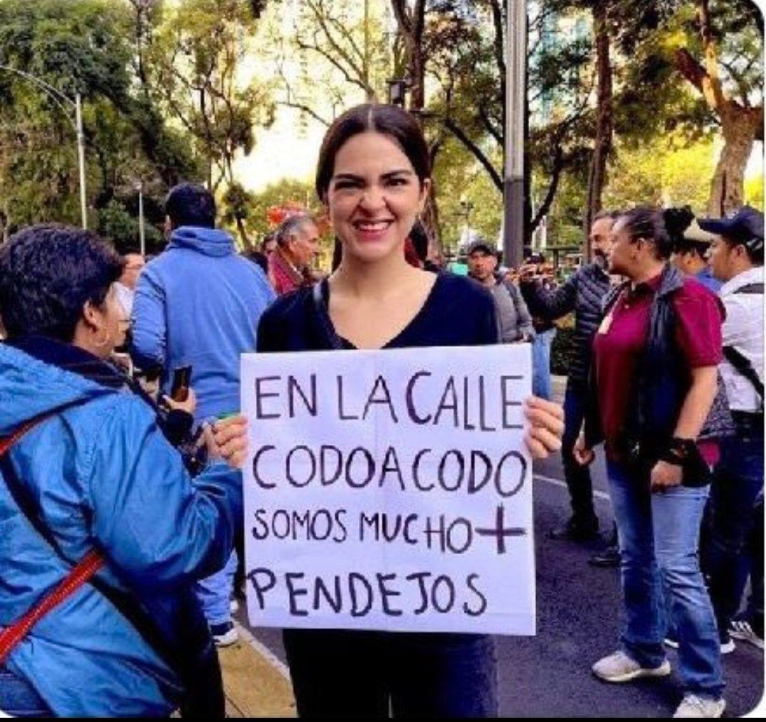 RosarioRom24368's tweet photo. @azucenau No sabe ni  escribir....ja ja ja https://t.co/BucPrelaJJ