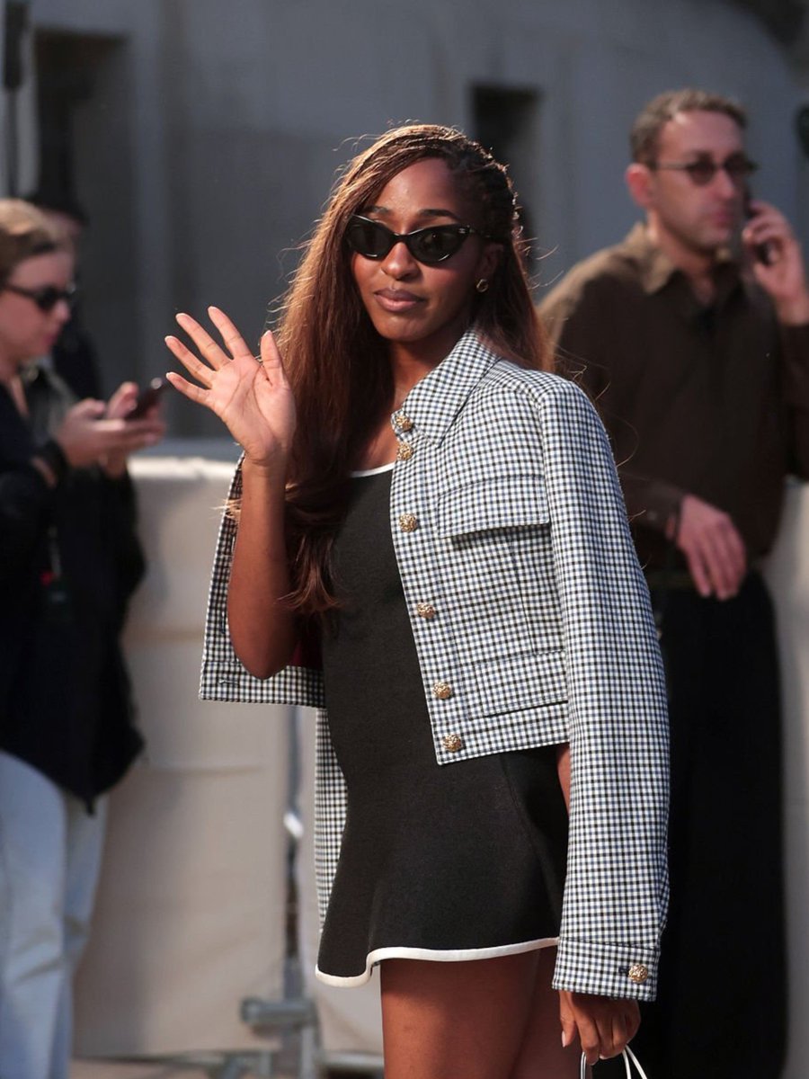 itgirlbackup's tweet photo. Ayo Edebiri attending the Chanel ss27 show https://t.co/F6o3aaSz78