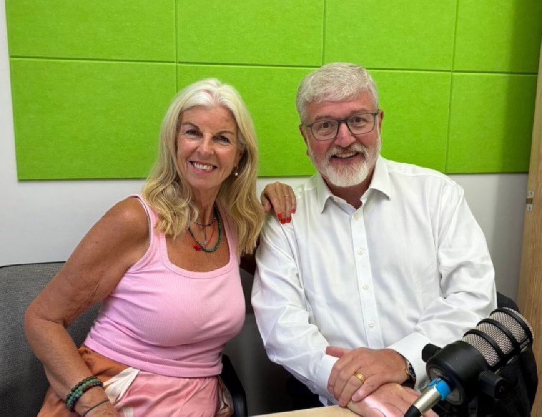 b2bkent's tweet photo. Catchup with the #BBunker radio show with guest 

Simon Webster of Talis IFA @moneytalk_guru

https://t.co/LUvUkQeWuP https://t.co/bnTUiRz4xb