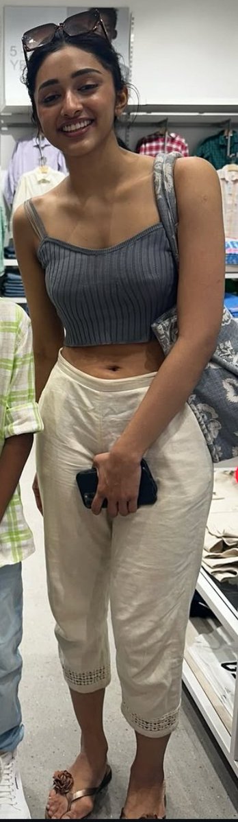 harini178876581's tweet photo. #preitymukundhan shh 🥵 iva KAMBA paruda venune bra podama kamichi suthuraa 🤤 thoppul la kanjiya 💦 adichi oothi vidaanum https://t.co/65WIdBX39w