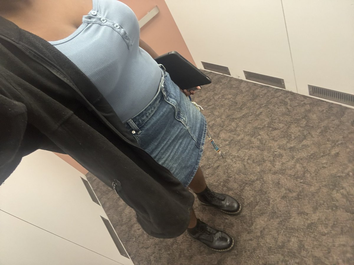 adr1live's tweet photo. I had class today and no work so I was able to wear my favorite miniskirt :3 how is yalls day?
#fitcheck #ootd #goth #gothgirl #gothtwt #alttwt #weirdgirl https://t.co/IQfvLWfSW3