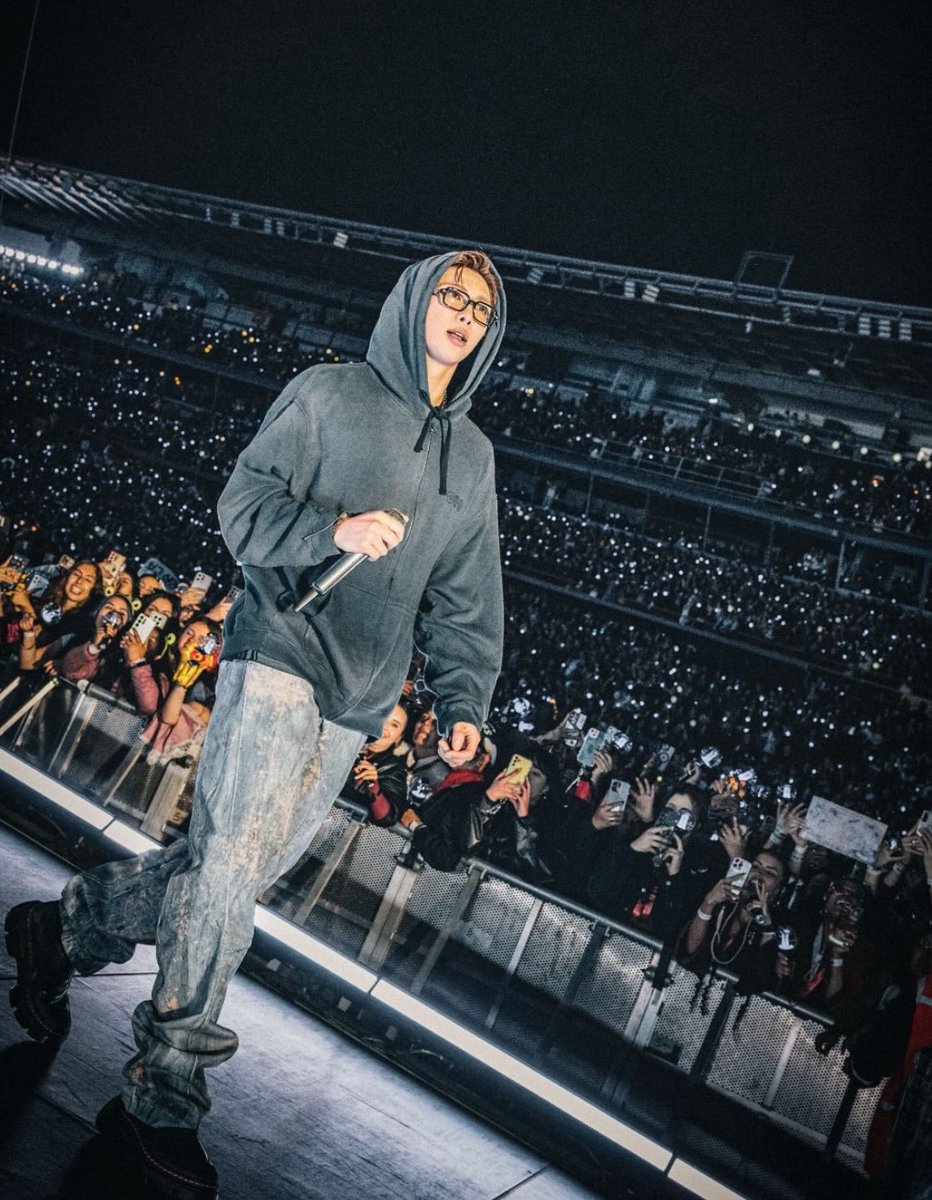 rmarchives's tweet photo. he’s so cool https://t.co/LTGFhUEIIw