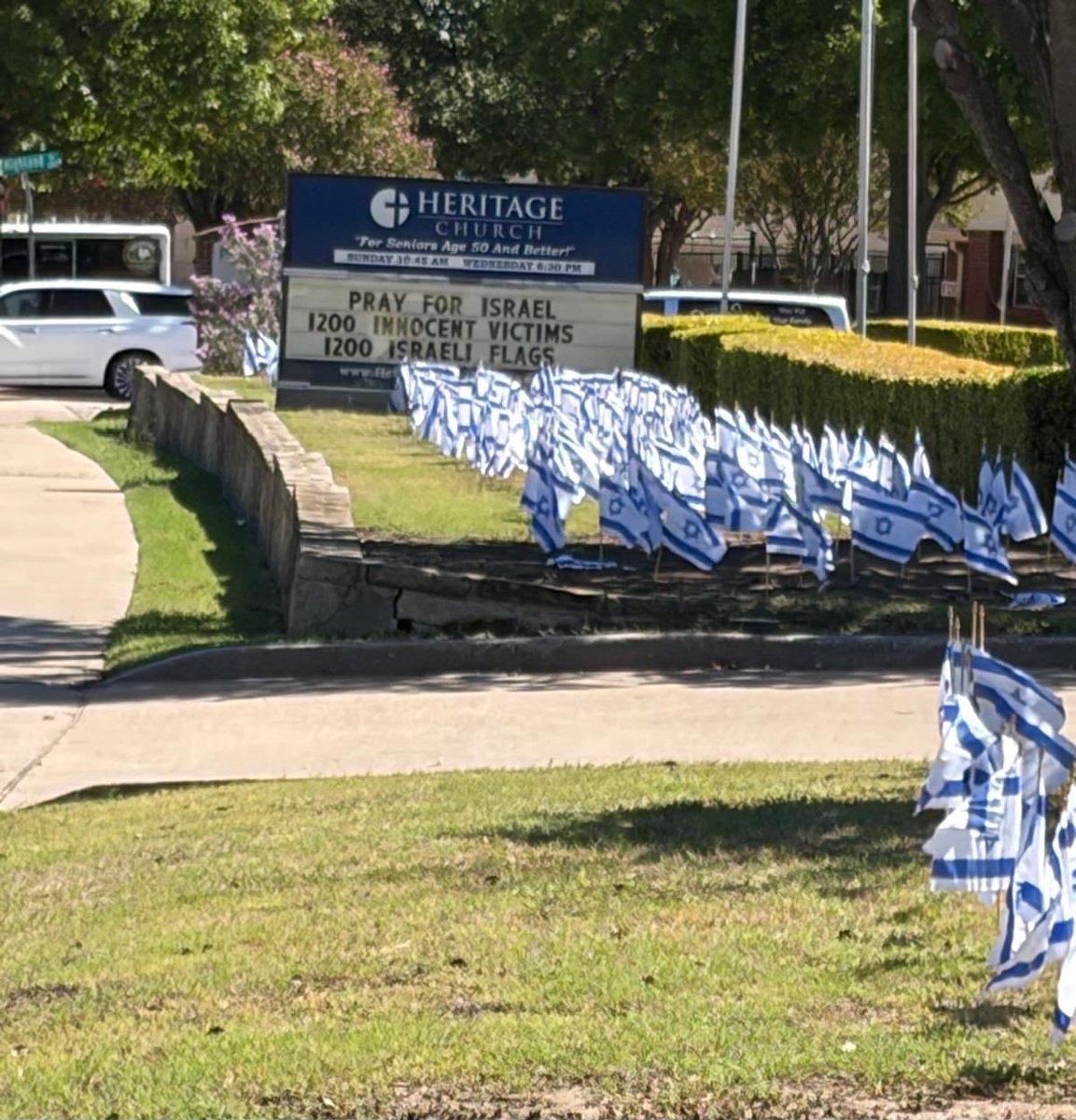 emilykschrader's tweet photo. Texas church in the Dallas area, Heritage Church, puts out 1200 Israeli flags for the victims of October 7 in a beautiful tribute. 💔 https://t.co/AE2h6Lo8K7
