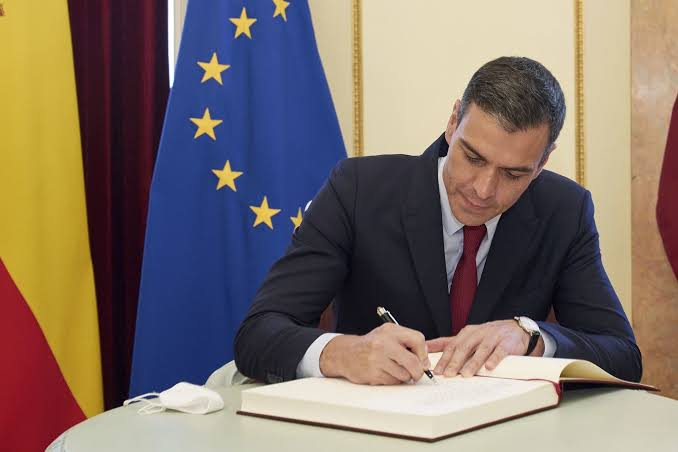 InfoRealGD's tweet photo. 🇪🇸🇸🇪 Pedro Sánchez decide disolver la empresa sueca RobtopGames y adelanta la salida de la 2.21 a Noviembre de este año.

👉  "Los jugadores merecen un juego justo con su comunidad." https://t.co/GaJk9kj9Ro