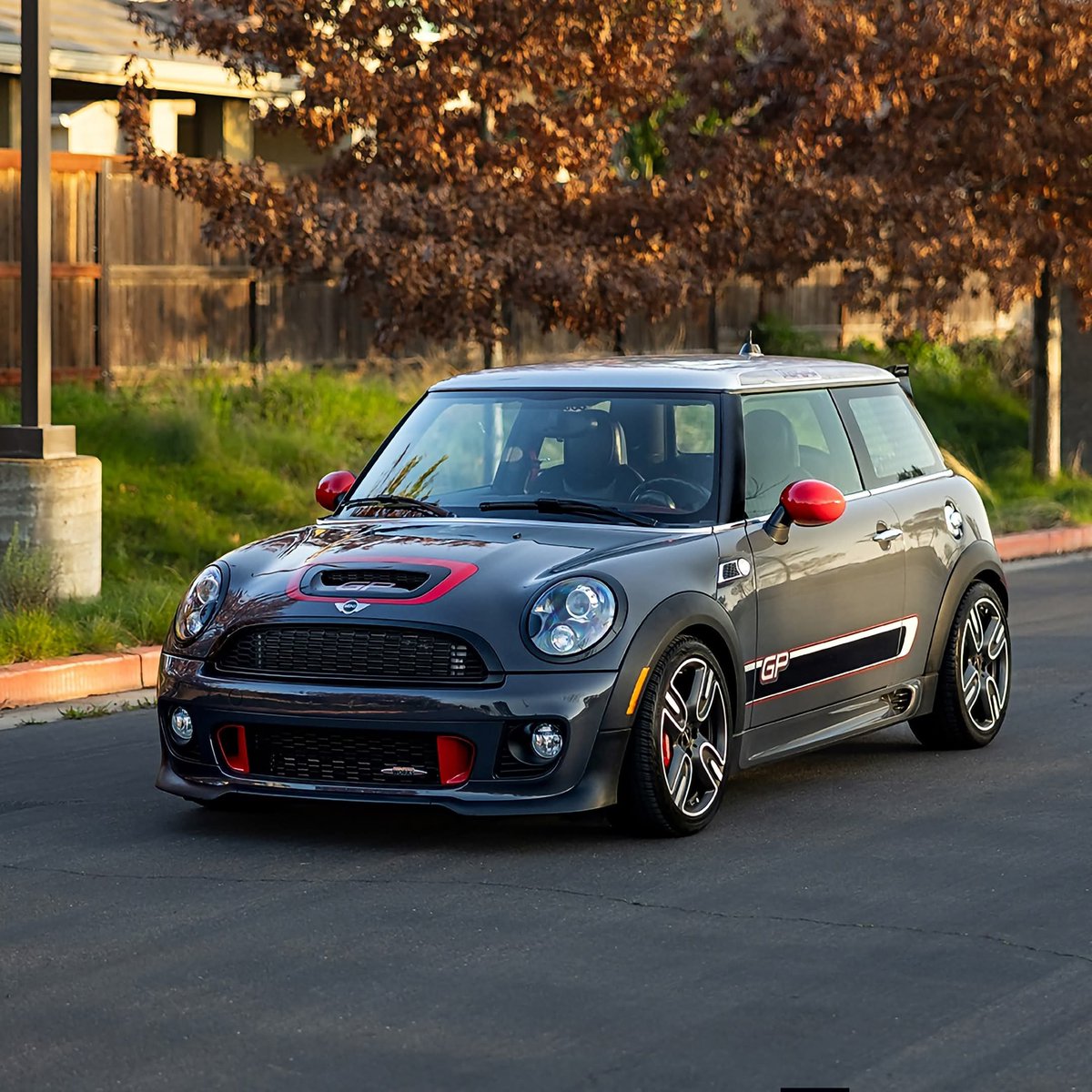 JaMtoka's tweet photo. The MINI John Cooper Works GP2: Six speeds, three pedals, and pure racing DNA. https://t.co/809fsOkvIe
