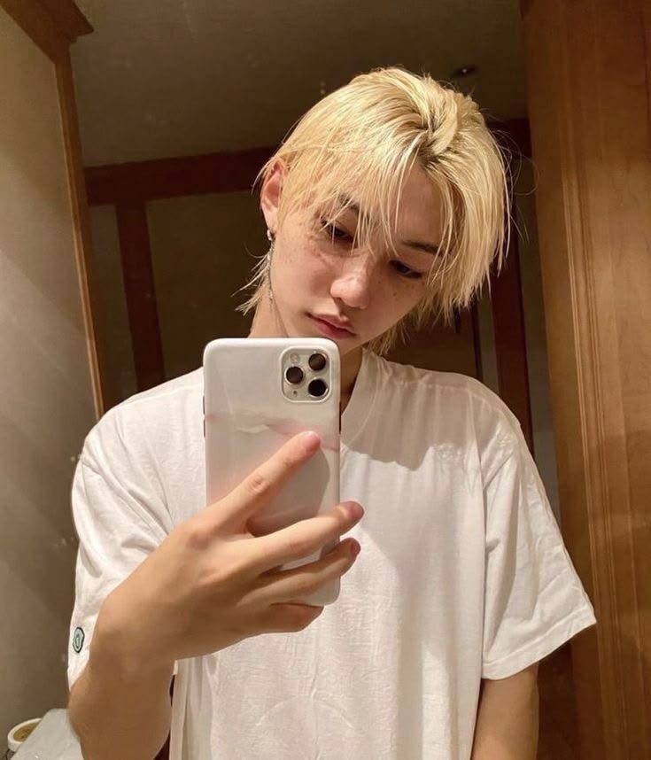 nihhank_'s tweet photo. #hyunlix Short au | Vingança.

⋮ ⌗ ┆Onde Felix descobre que seu namorado o traiu pela segunda vez e, para se vingar, decide ficar com o irmão mais velho dele.

✴︎ https://t.co/kM24ro47cp
