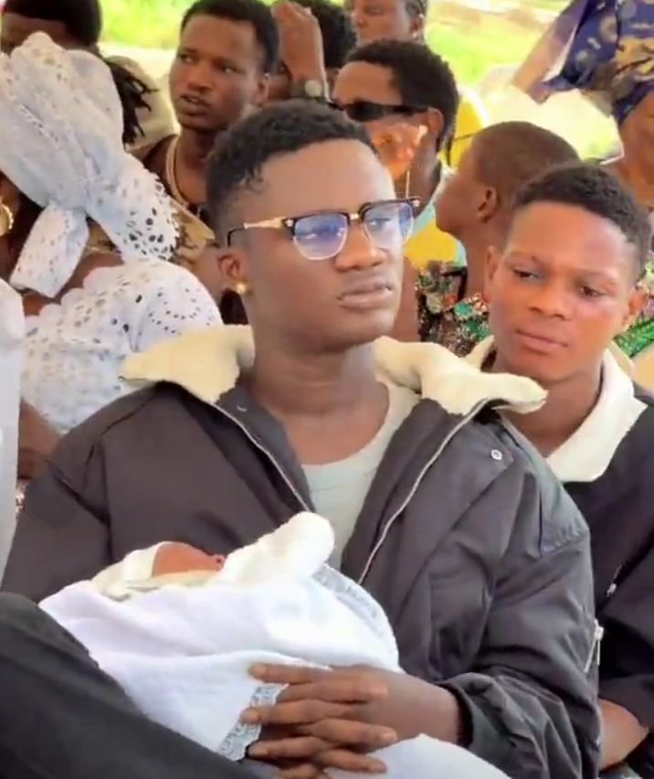 RealImmanuelRZN's tweet photo. @Olakunle_Omoba I for just soapy 😭🤦🤦 https://t.co/wlp1TjJba0