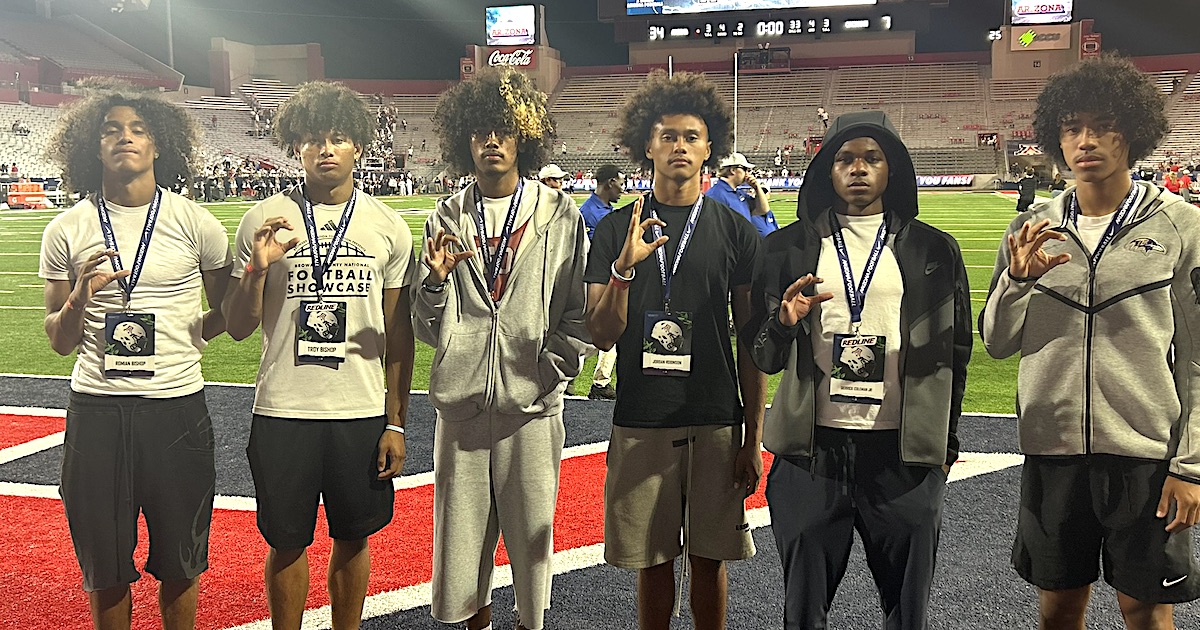 GregBiggins's tweet photo. Recruit Reaction: It was a big weekend for Arizona as the Wildcats had a dominant 34-7 win over an undefeated Cincinnati team, with a ton of key recruiting targets watching from the stands

Intel: https://t.co/s7egwwIH1e https://t.co/Zjd2YRAAEl