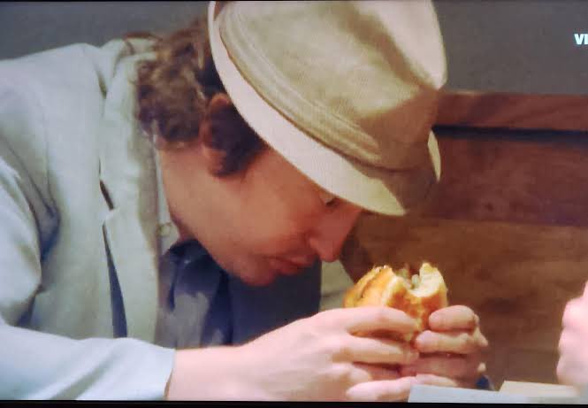 jaimiebones's tweet photo. im so high and so hungry rn i need a matt johnson amount of burgers https://t.co/UYtMJjWpYm