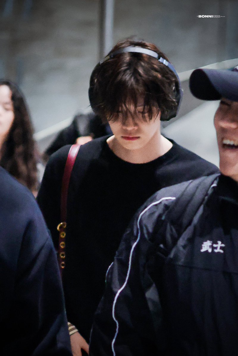 bonnieyu1224's tweet photo. 🛫

YEONJUN MIUMIU PRINCE

#YEONJUNxMiuMiu #YEONJUN
#MiuMiuSS27 @MIUMIUofficial https://t.co/lmYjOWVtz8